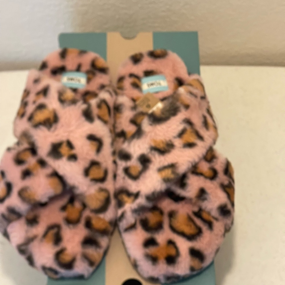 TOMS Pink Spanish Villa Cheetah Print Faux Fur Slippers - Picture 16 of 16